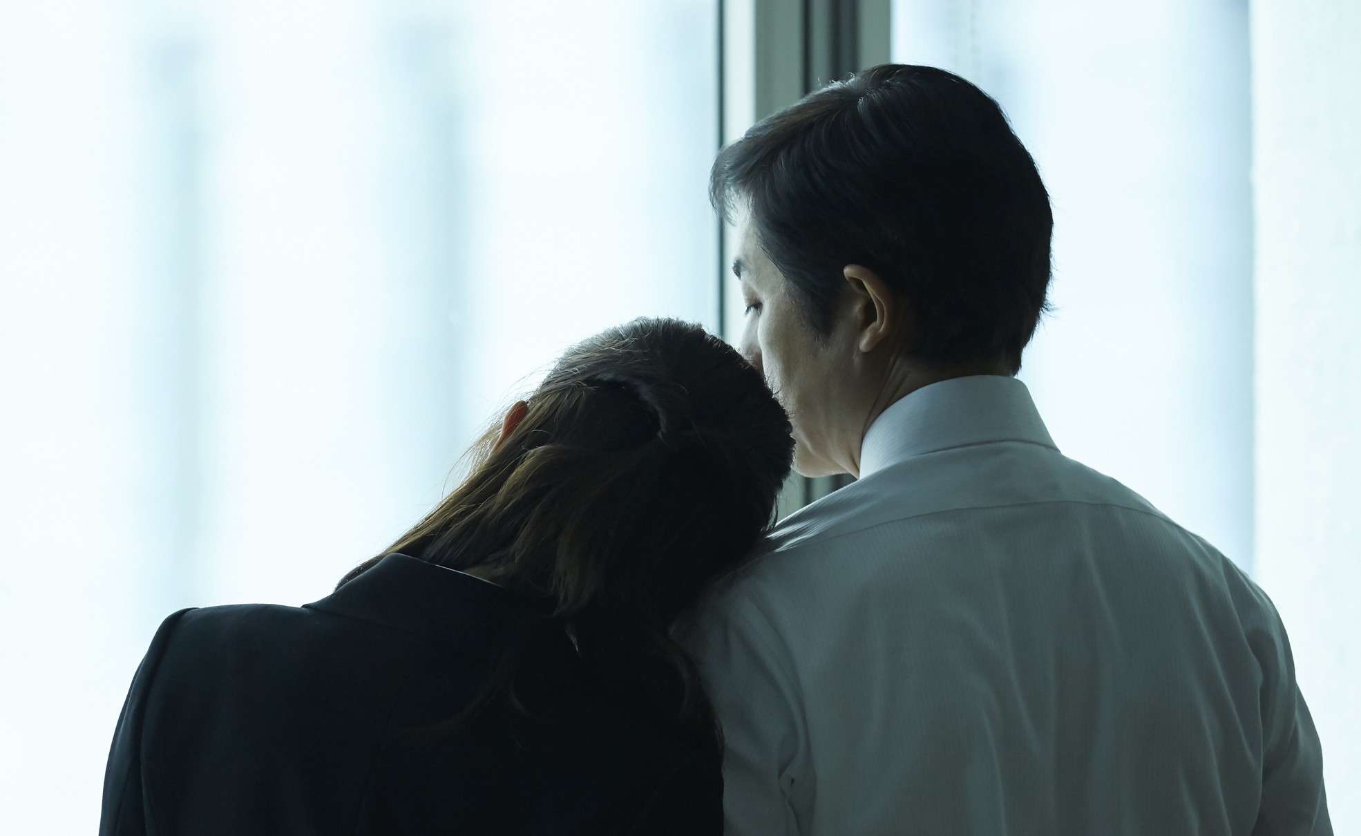 親密な男女のイメージ